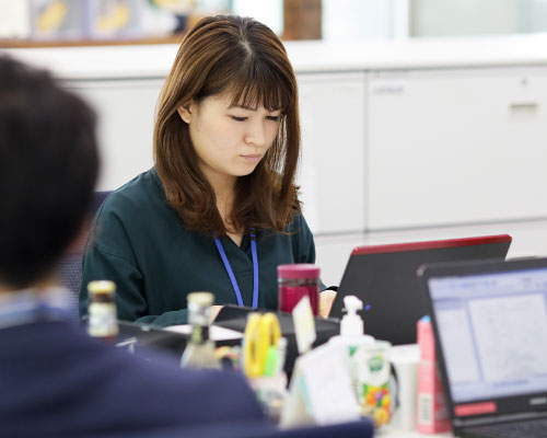 品質保証部 秋山美咲さん