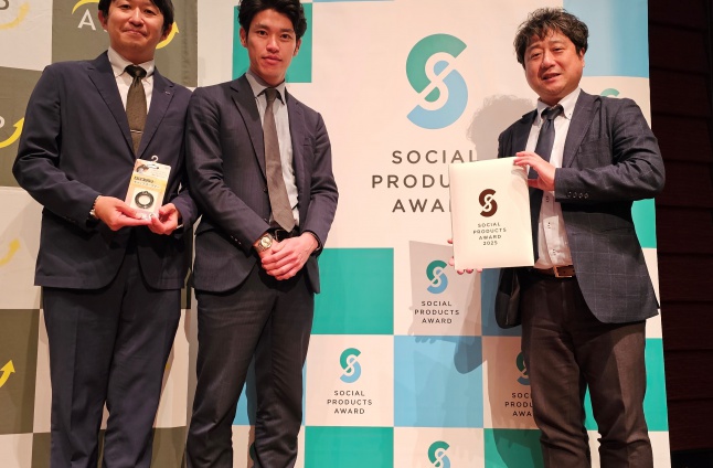 「スマホリング+キャップオープナー」が「ソーシャルプロダクツ・アワード2025」にて「ソーシャルプロダクツ賞」を受賞 -使いやすさと実用性を兼ね備えた点が高く評価-